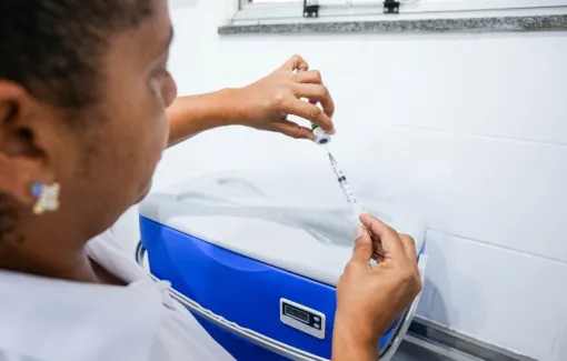 Vacina contra a dengue está disponível nas unidades de saúde de Camaçari para crianças e adolescentes  