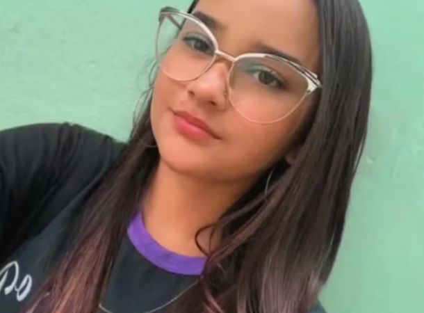 Adolescente morre após sofrer descarga elétrica enquanto pranchava o cabelo