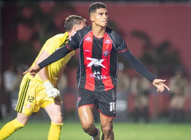 Vitória atropela  Internacional  no Barradão e faz a torcida explodir de alegria