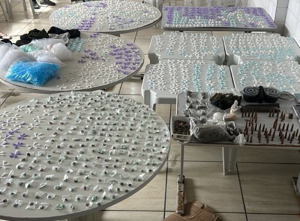 Polícia desarticula refinaria de drogas em Simões Filho 