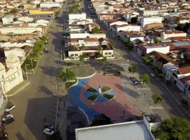 Prefeitura de cidade baiana realiza concurso com vagas de até R$ 2,5 mil de salário 