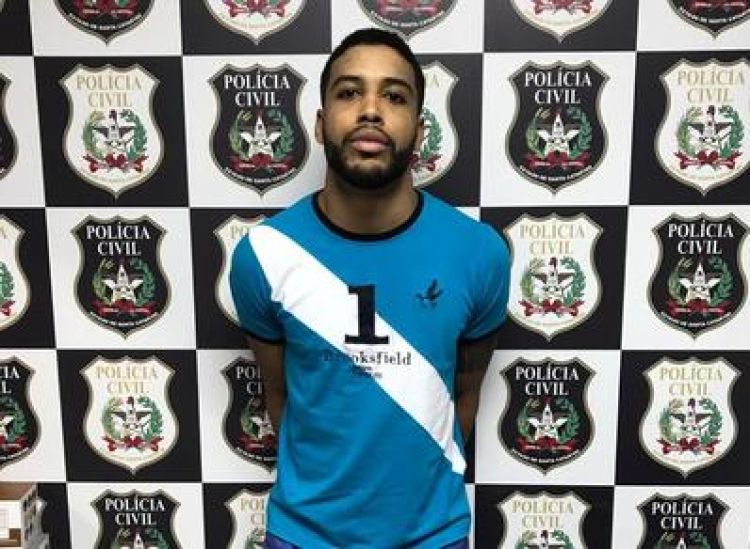 Foto: Divulgação SSP
Gabriel Bispo dos Santos estava escondido na cidade de Pomerode. Equipes da SI da SSP e da PC de SC participaram da ação.