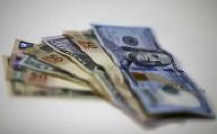 Notas de real e dólar. 10/9/2015 REUTERS/Ricardo Moraes