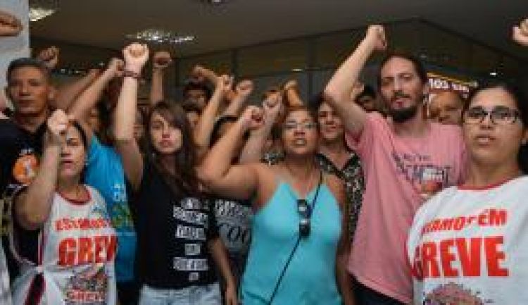Os servidores  doINSS voltam ao trabalho na segunda-feira, mas os médicos peritos continuam em greveValter Campanato/Agência Brasil