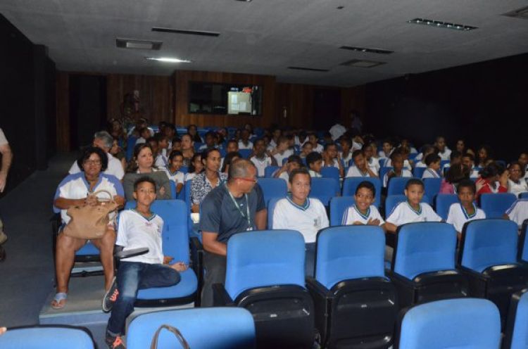 Alunos e familiares na cerimônia/Foto: Portal Abrantes