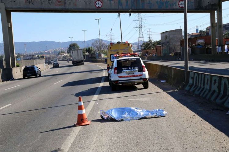 
Ciclista foi baleada na rodovia Fernão Dias
Foto: Edison Temóteo / Futura Press