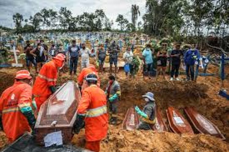 Cemitério Parque Taruma em Manaus 28/4/2020 REUTERS/Bruno Kelly