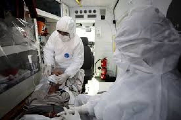 Paciente infectado com coronavírus é transferido para hospital em Manaus 12/05/2020 REUTERS/Bruno Kelly