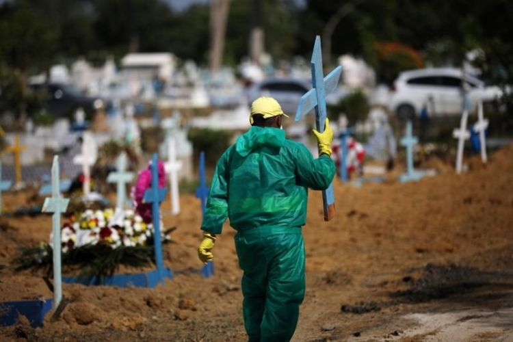Cemitério em Manaus durante a pandemia de coronavírus 

