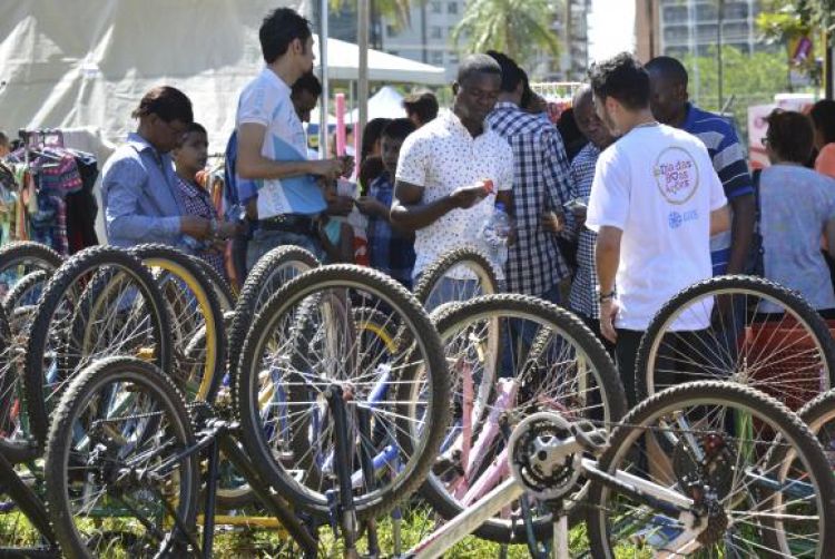 Brasília - O movimento Rodas da Paz, faz Doação de Bicicletas para refugiado de varios paises (Antonio Cruz/Agência Brasil)