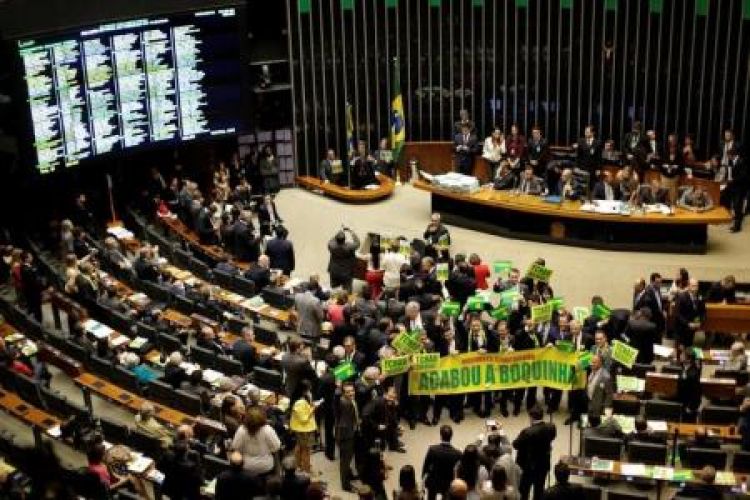 Plenário da Câmara dos Deputados durante sessão sobre apreciação do pedido de abertura de processo de impeachment contra a presidente Dilma Rousseff. 

REUTERS/Ueslei Marcelino